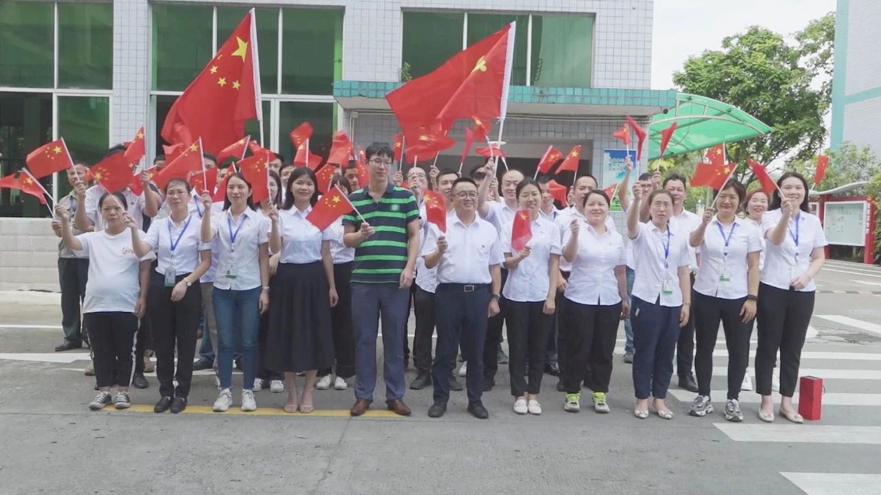 09-J9国际站党支部全体党员齐唱《没有共产党就没有新中国》合影02